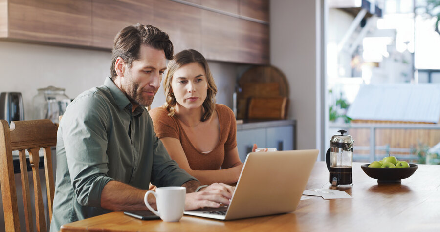 a couple using online customer service